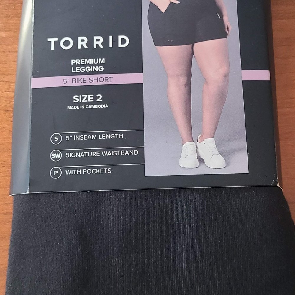 Torrid Signature waist 5 inch black bike short w/ pockets- NWT Size 2